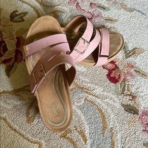 Aetrex Kimmy sandals, EUC Size 37 or 7.  Arch support sandal. 2 1/2” heel wedge.